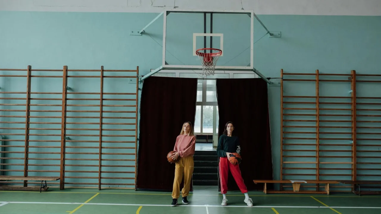 Jasa Pasang Lantai Basket Bekasi - Kualitas FIBA 2026 3 Wood Parquet Gym Floor